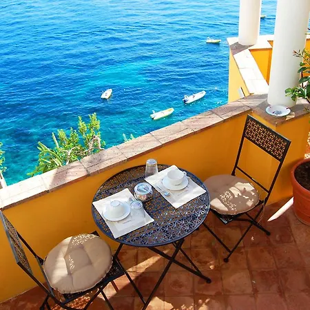 Bed & Breakfast La Terrazza Sul Mare 4*